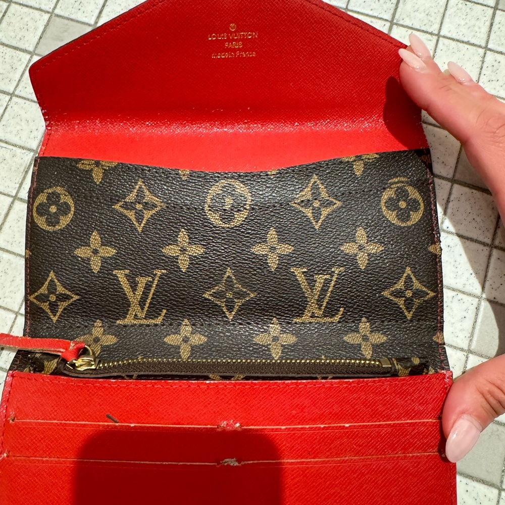 Louis Vuitton Wallet - Picture 6 of 8